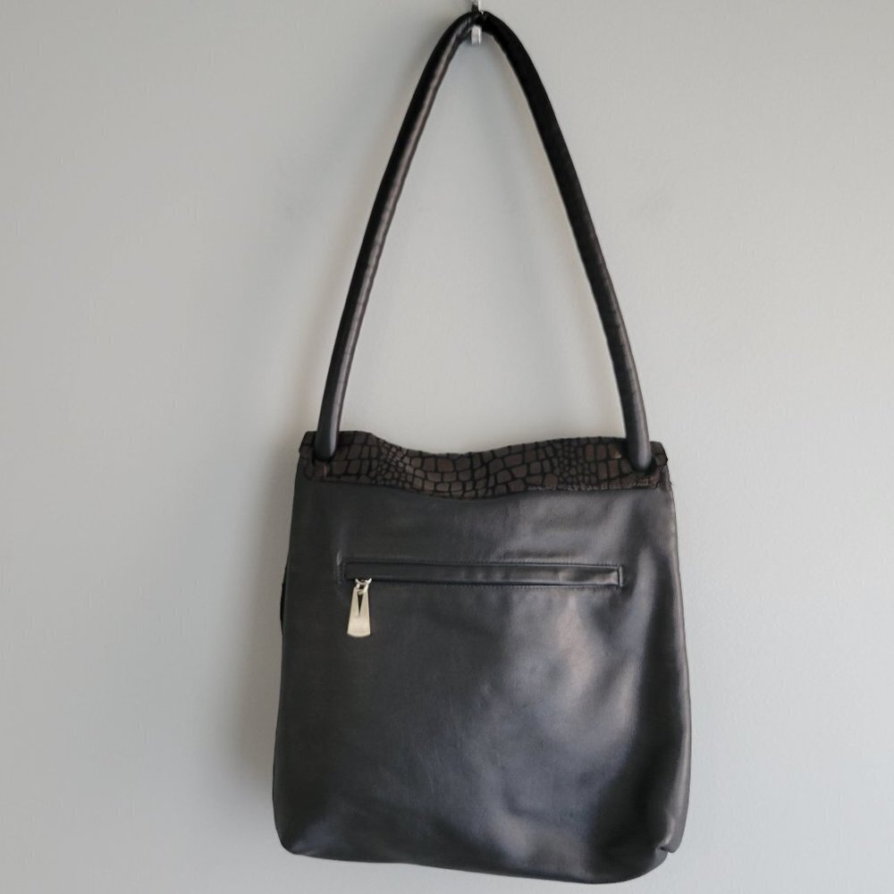 Liza Ganz Black Embossed Leather Fold Over Shoulder Bag - Picture 2 of 8
